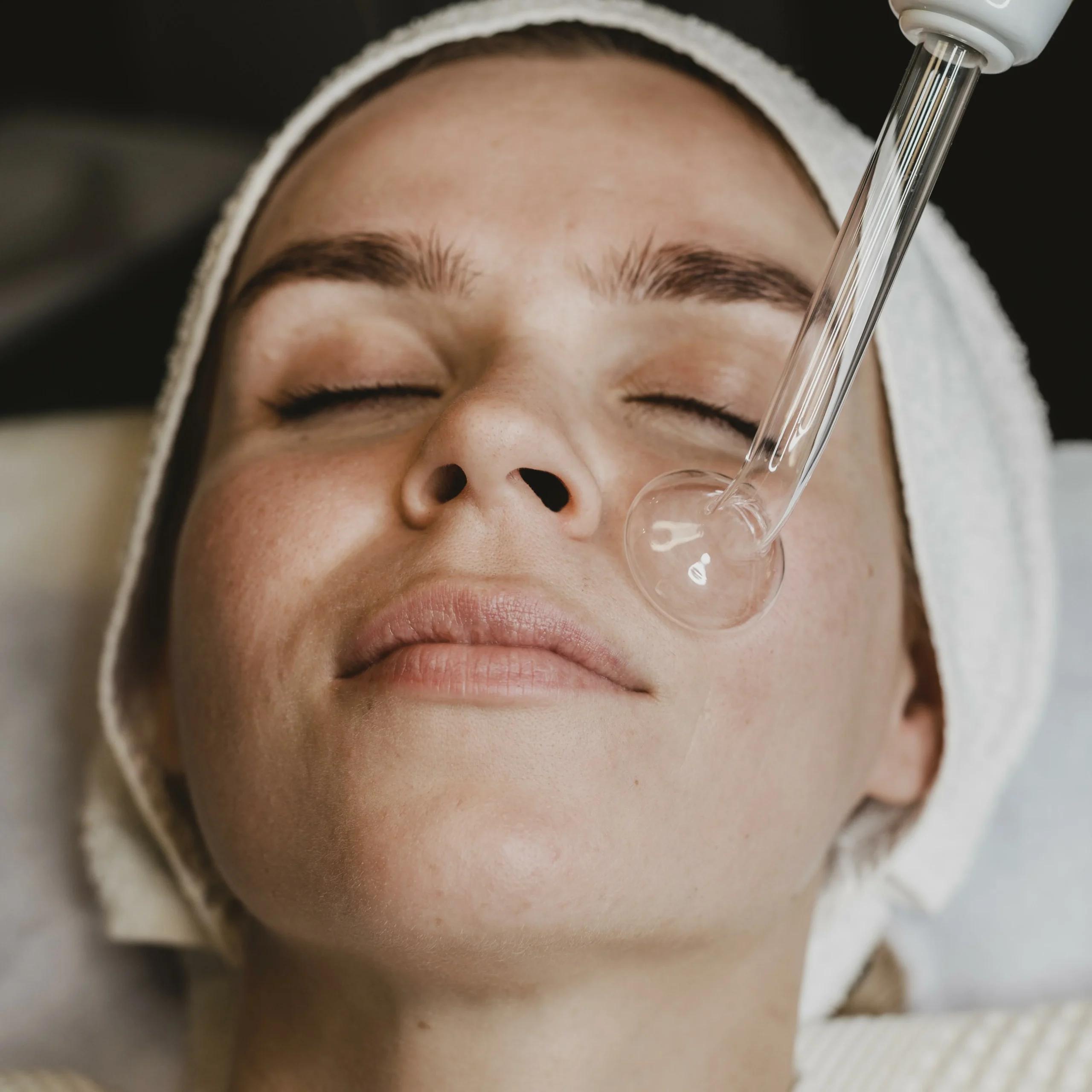 femme recevant un traitement de la peau scaled